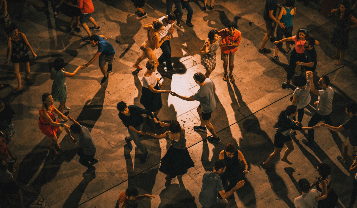couple dancing with the crowd